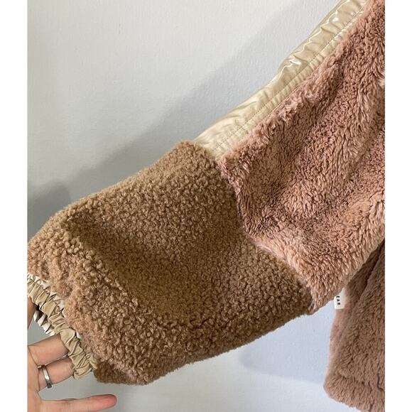 Faux Fur Jacket By OOF Women’s Size 42 Wear The Shapes Lab Oversized Soft Furry - Picture 4 of 7